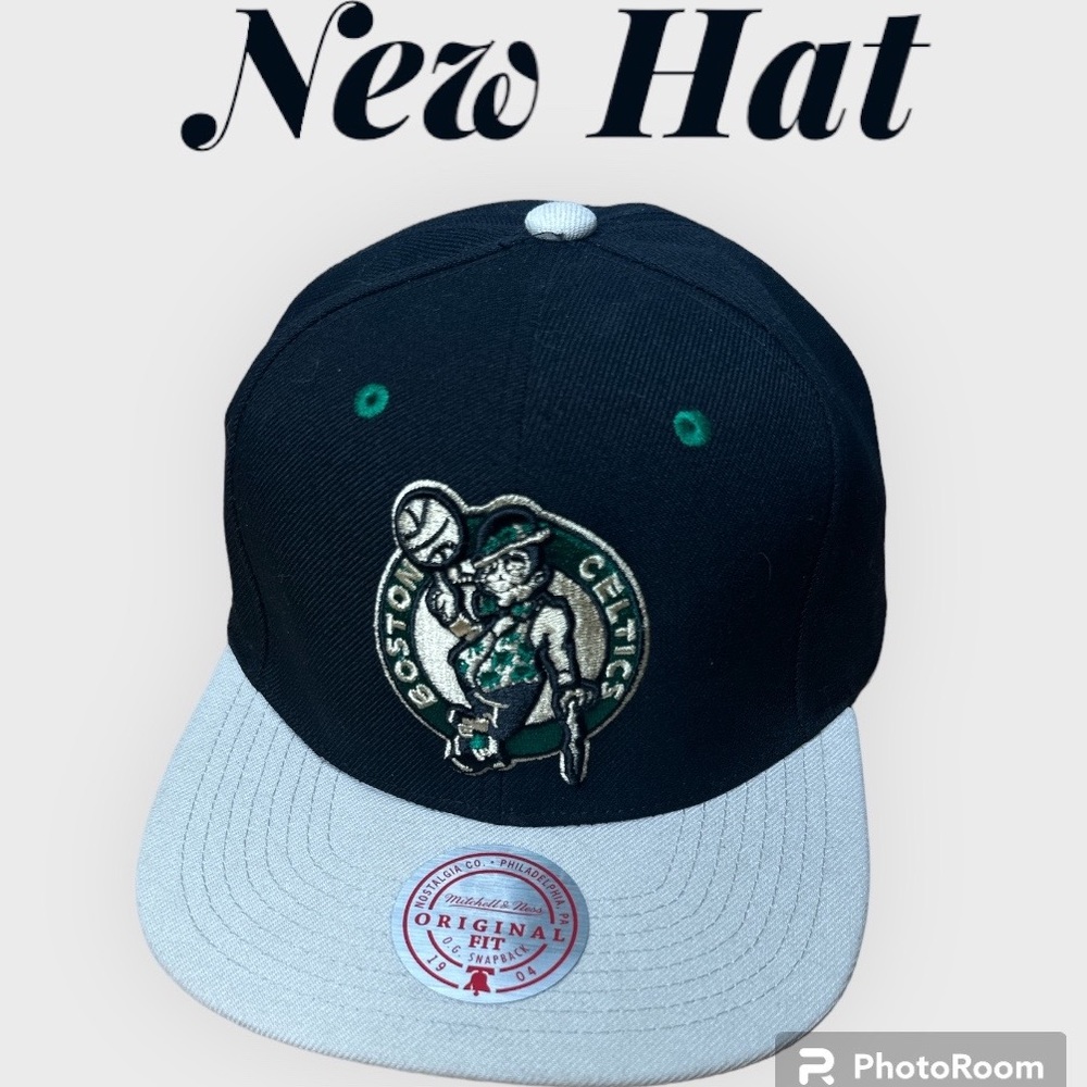BRAND NEW Celtics SnapBack MITCHELL & NESS